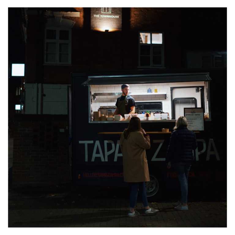 Tapas Zampa food truck at night